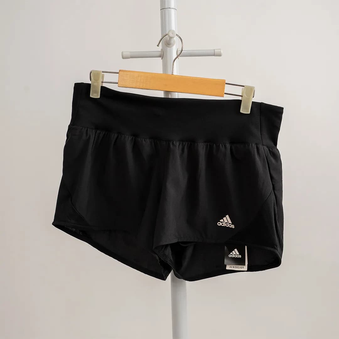 Celana pendek olahraga running wanita Adidas run it 1