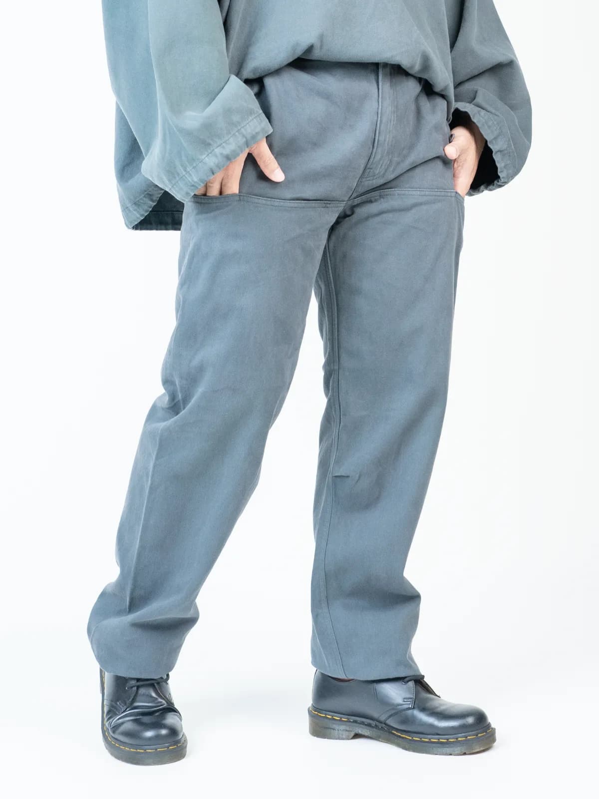Celana jogger GAP x YZY oversized 4