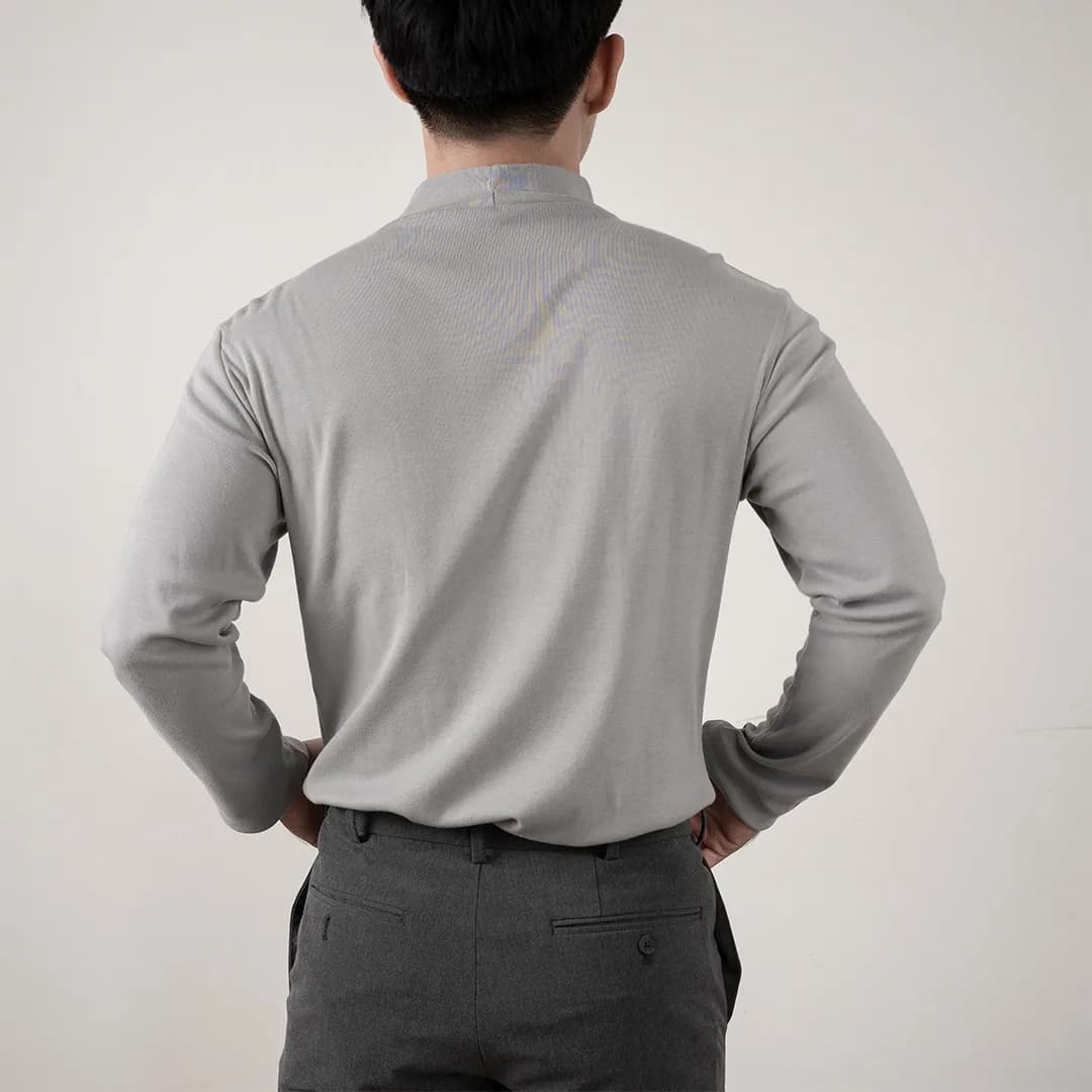 Kaos mockneck Uniqlo 3